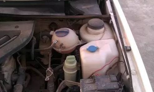 汽车冷却水箱加多少水好(汽车冷却水箱加多少水好,深度解析与操作建议) 汽车冷却水箱加多少水好(汽车冷却水箱加多少水好,深度解析与操作建议)