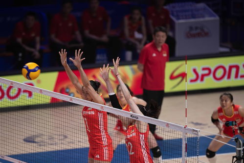 中国女排0-3不敌意大利(中国女排遭遇挫折,0-3不敌意大利的挑战) 中国女排0-3不敌意大利(中国女排遭遇挫折,0-3不敌意大利的挑战)