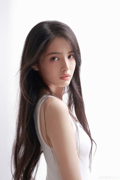 周星驰官宣新一代星女郎雪野